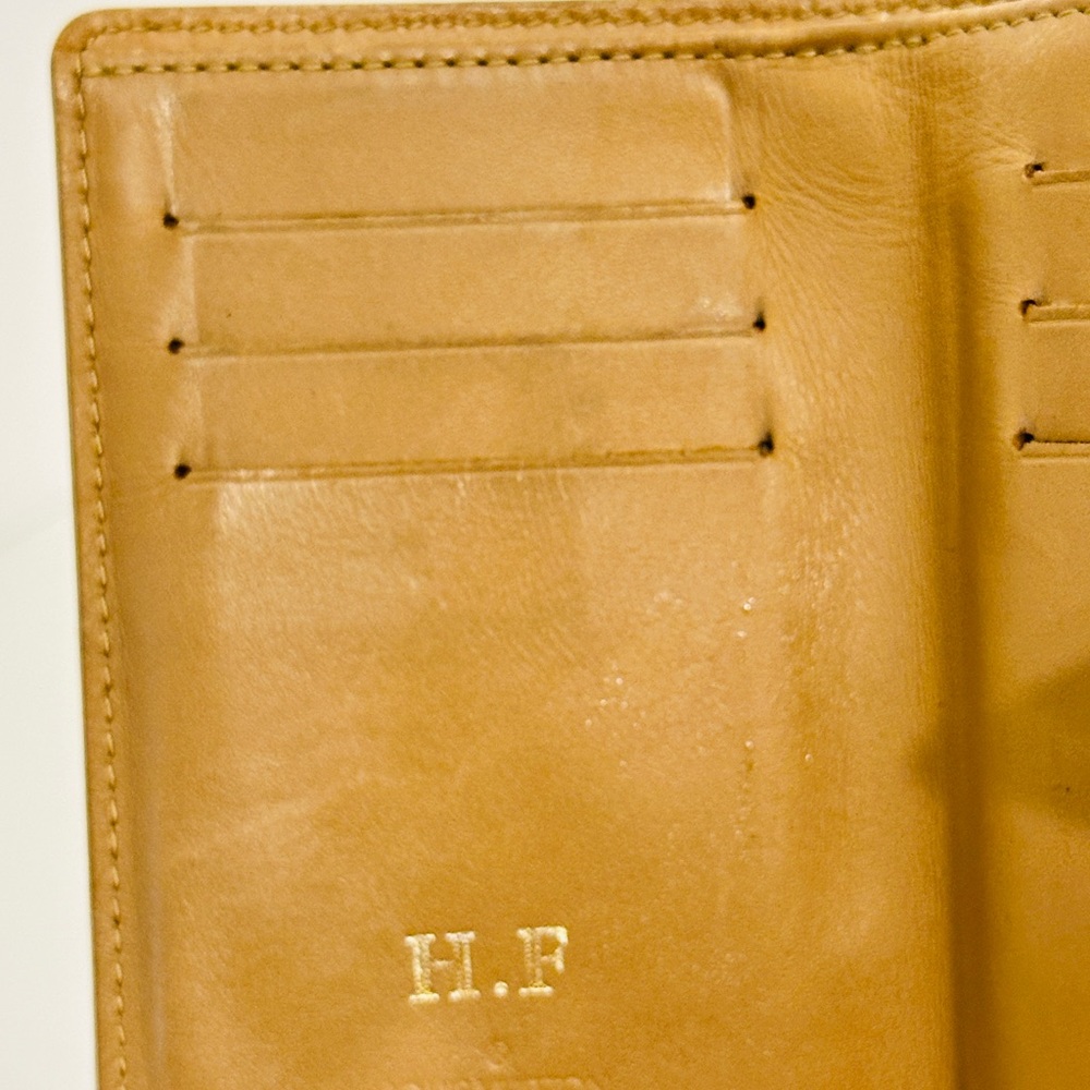 Louis Vuitton Tan patent Leather compact wallet - Picture 9 of 12